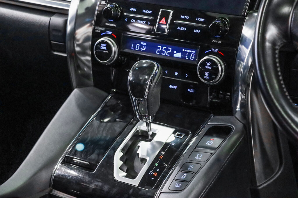 Toyota Vellfire 2.5 V MNC 2020 [HDCF]