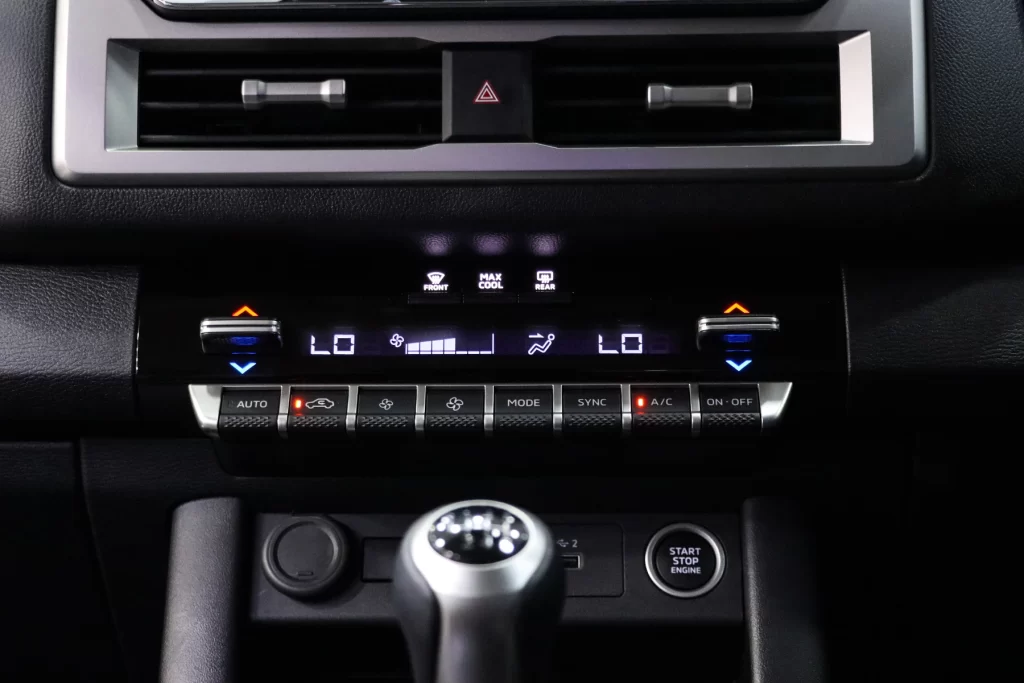 Mitsubishi Triton 2.4 Mega Cab Ultra Plus 2025 [AIDJ]