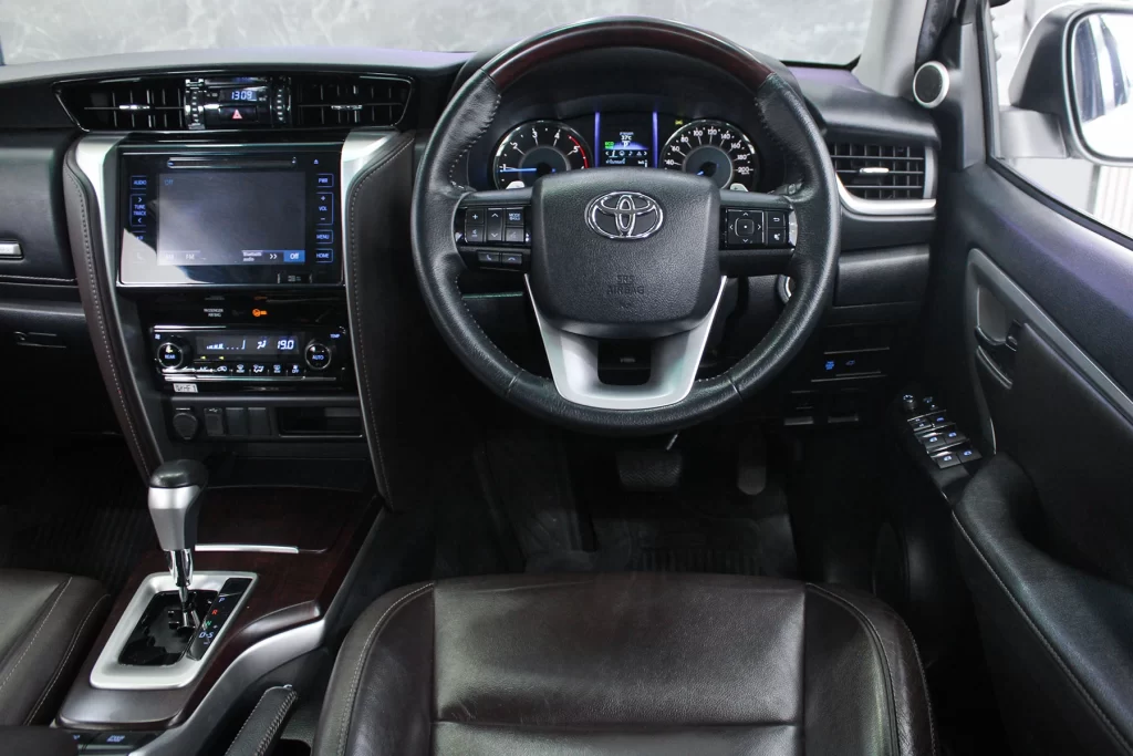 Toyota Fortuner 2.4 V 2WD MNC 2018 [EDCC]
