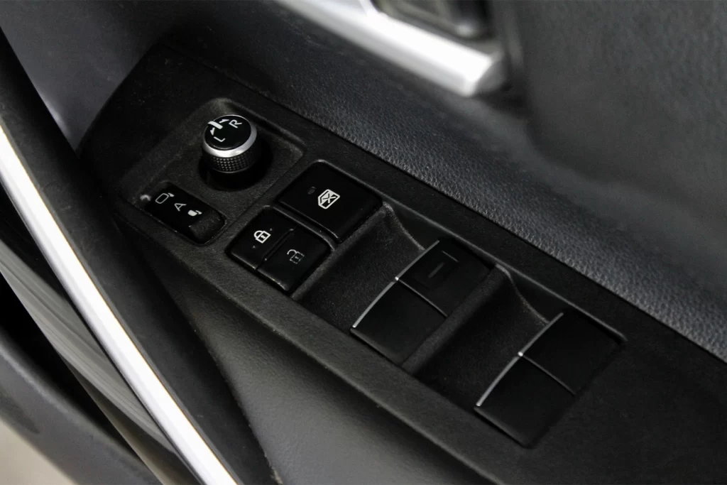 Toyota Altis 1.8 Hybrid Premium MNC 2022 [EAGH]