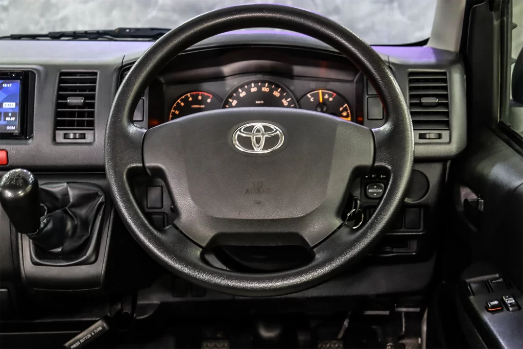 Toyota Commuter 3.0 D4D 2019 M/T [ICDG]