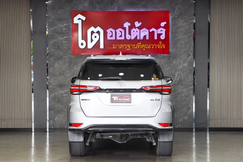 Toyota Fortuner 2.4 Leader 4WD 2023 [DIAB]