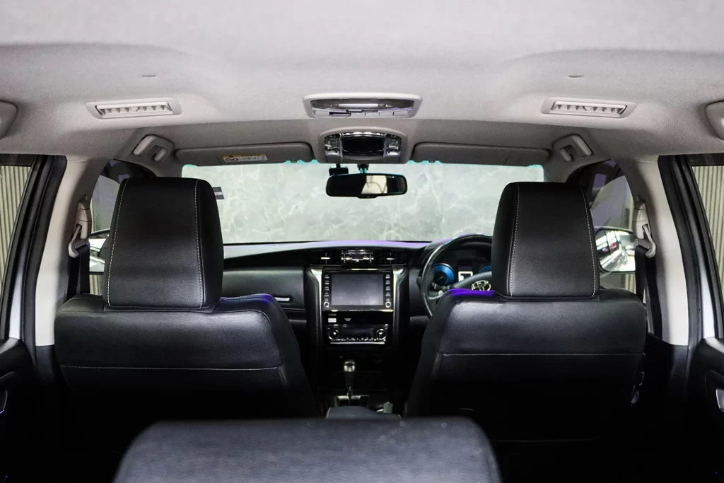 Toyota Fortuner 2.4 Leader 4WD 2023 [DIAB]
