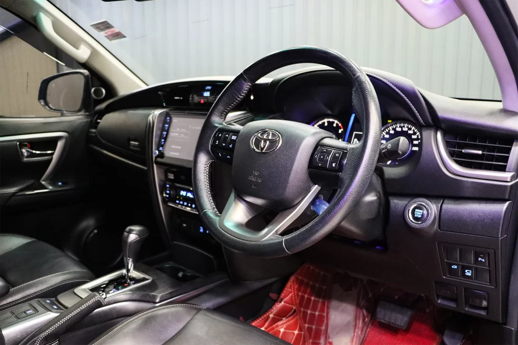 Toyota Fortuner 2.4 Leader 4WD 2023 [DIAB]