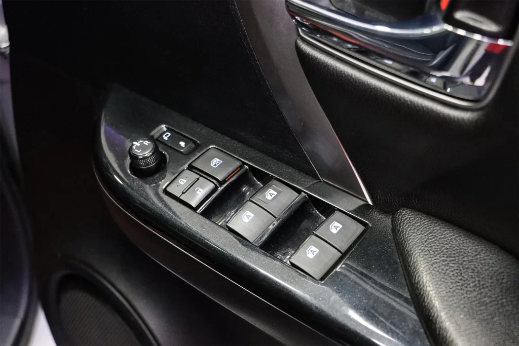 Toyota Fortuner 2.4 Leader 4WD 2023 [DIAB]