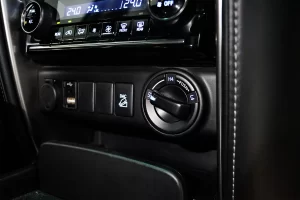 Toyota Fortuner 2.4 Leader 4WD 2023 [DIAB]