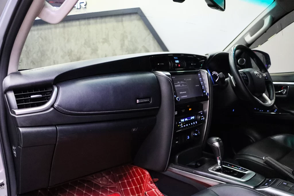Toyota Fortuner 2.4 Leader 4WD 2023 [DIAB]