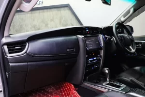 Toyota Fortuner 2.4 Leader 4WD 2023 [DIAB]