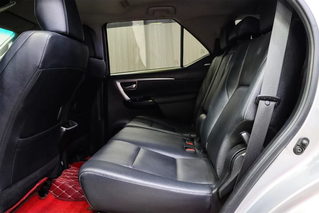 Toyota Fortuner 2.4 Leader 4WD 2023 [DIAB]