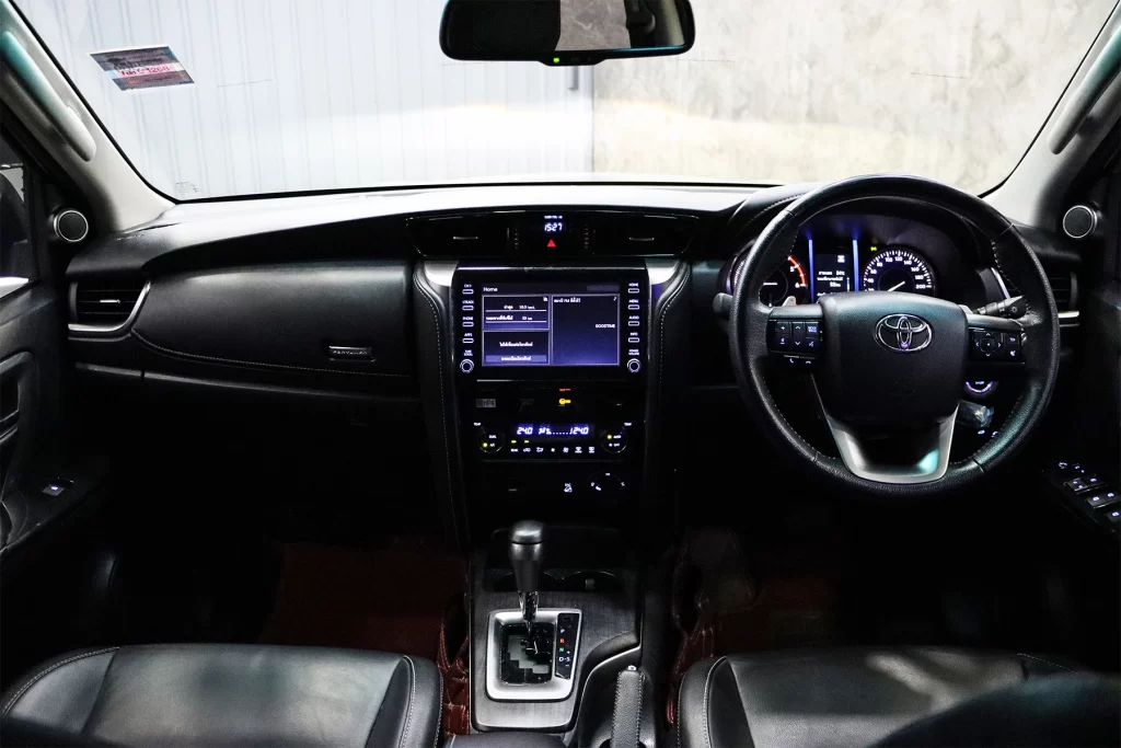 Toyota Fortuner 2.4 Leader 4WD 2023 [DIAB]