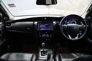 Toyota Fortuner 2.4 Leader 4WD 2023 [DIAB]
