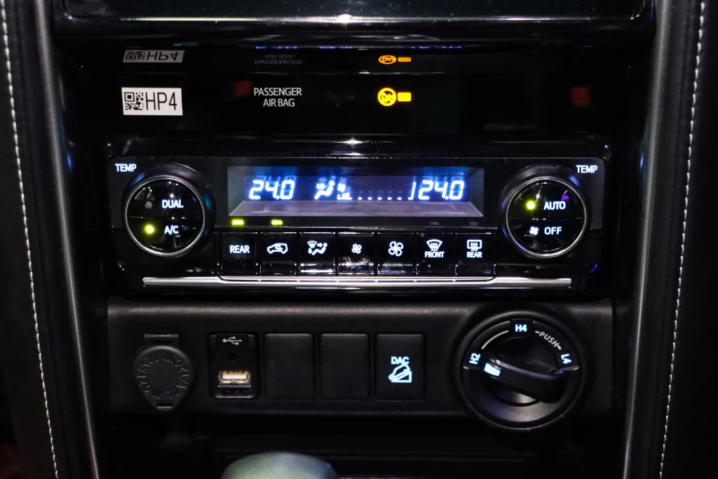 Toyota Fortuner 2.4 Leader 4WD 2023 [DIAB]