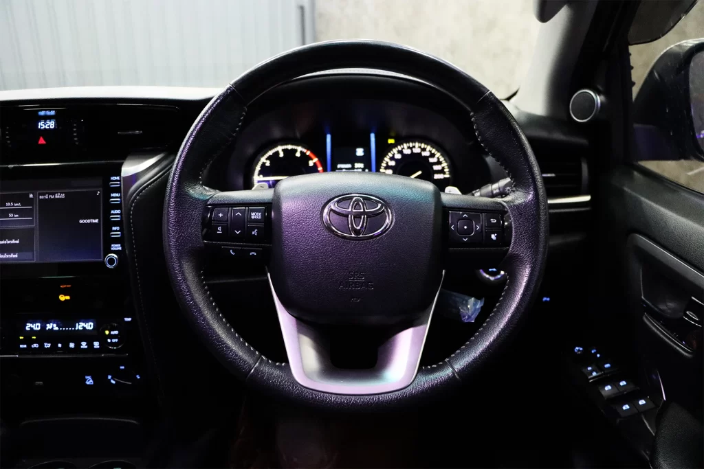 Toyota Fortuner 2.4 Leader 4WD 2023 [DIAB]