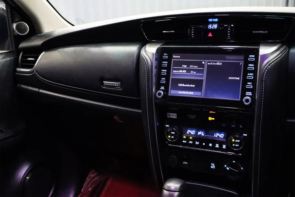 Toyota Fortuner 2.4 Leader 4WD 2023 [DIAB]
