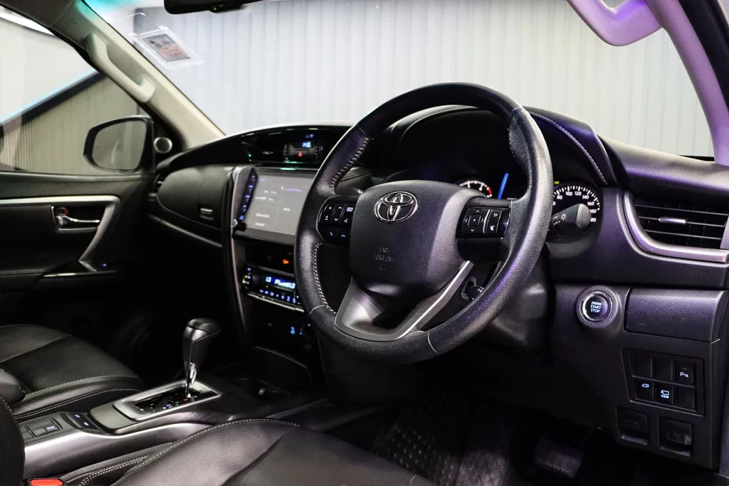 Toyota Fortuner 2.4 Leader V 4WD 2022 [DJAJ]