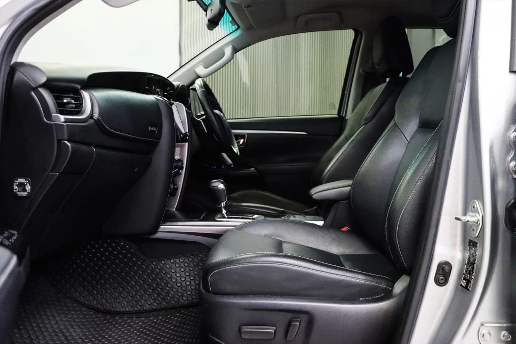Toyota Fortuner 2.4 Leader V 4WD 2022 [DJAJ]