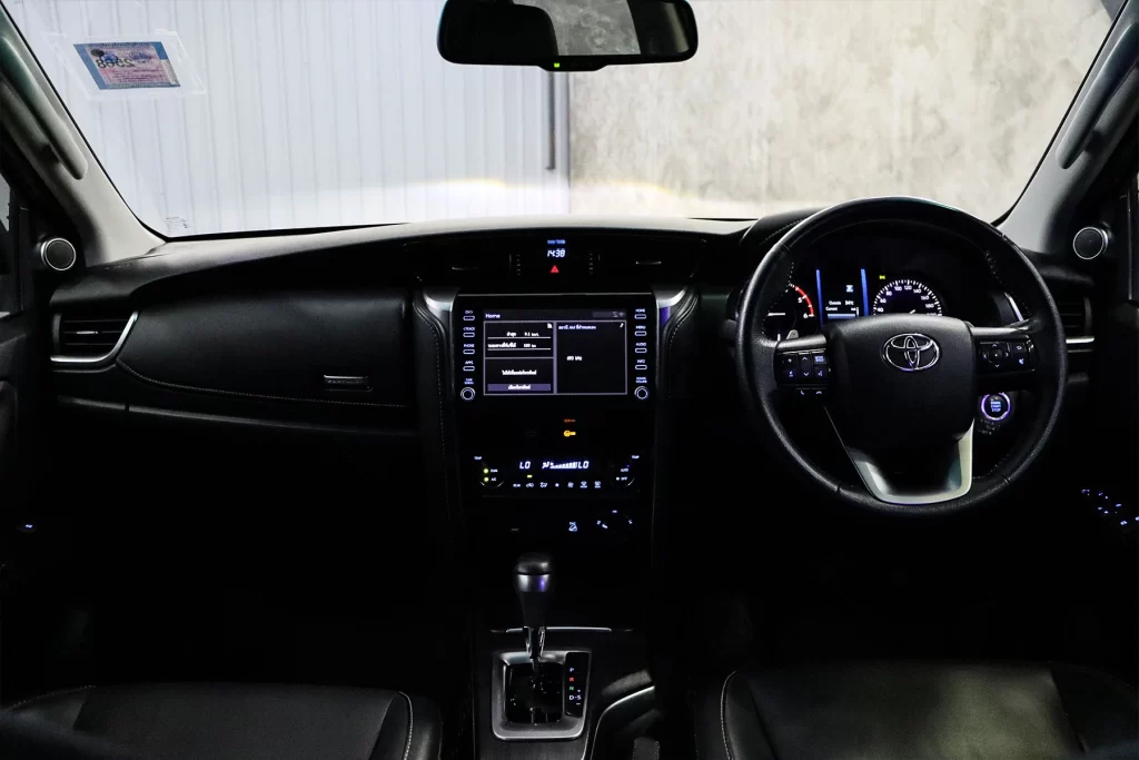 Toyota Fortuner 2.4 Leader V 4WD 2022 [DJAJ]
