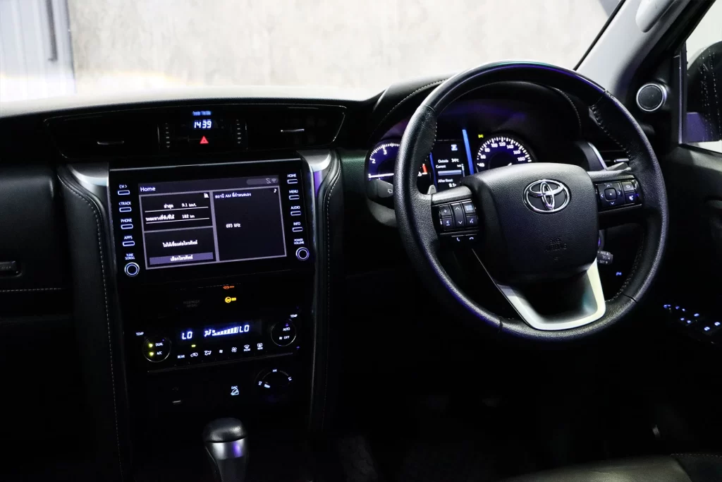 Toyota Fortuner 2.4 Leader V 4WD 2022 [DJAJ]