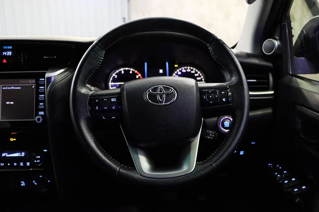 Toyota Fortuner 2.4 Leader V 4WD 2022 [DJAJ]