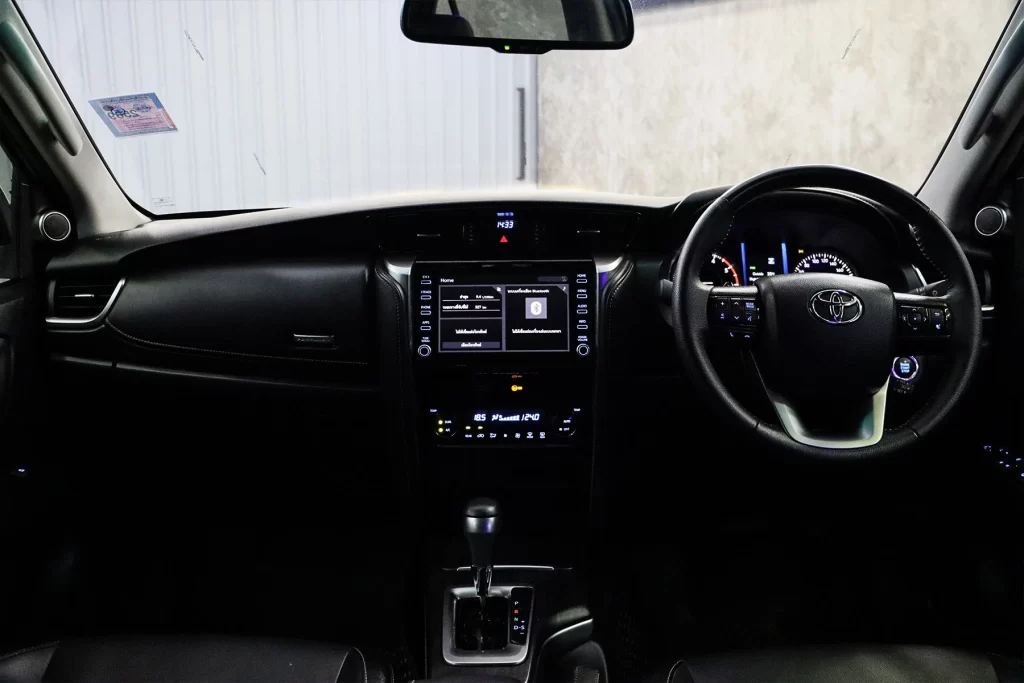 Toyota FORTUNER 2.4 V 2WD 2022 [DCAD]
