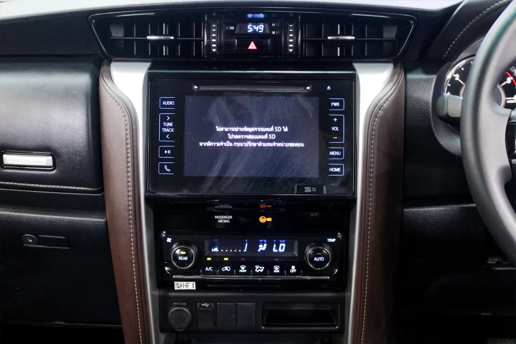 Toyota Fortuner 2.4 Leader V 4WD 2022 [IAFC]