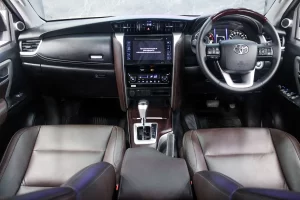 Toyota Fortuner 2.4 Leader V 4WD 2022 [IAFC]