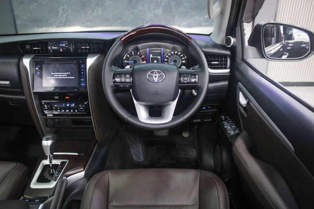 Toyota Fortuner 2.4 Leader V 4WD 2022 [IAFC]