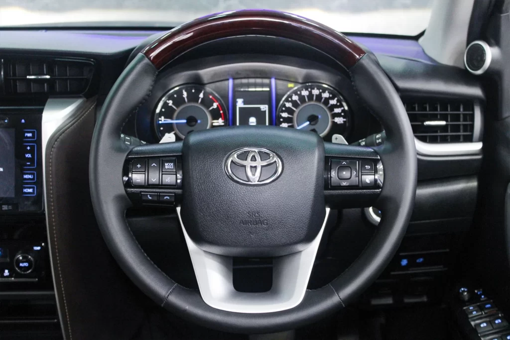 Toyota Fortuner 2.4 Leader V 4WD 2022 [IAFC]