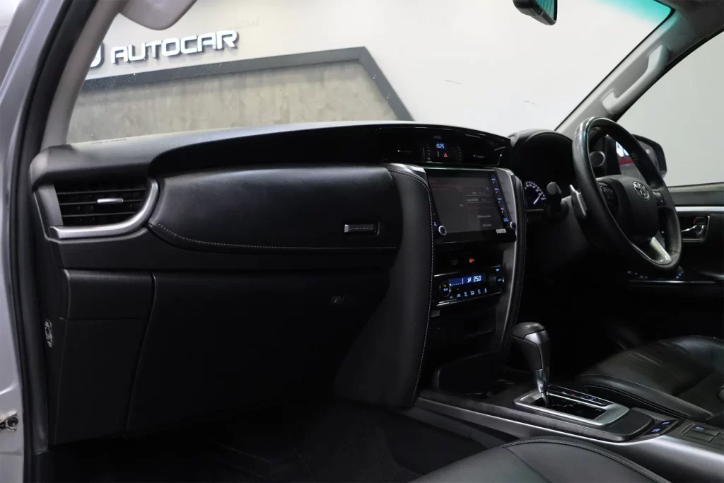 Toyota FORTUNER 2.4 V 2WD 2020 [IFGD]