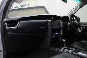 Toyota FORTUNER 2.4 V 2WD 2020 [IFGD]