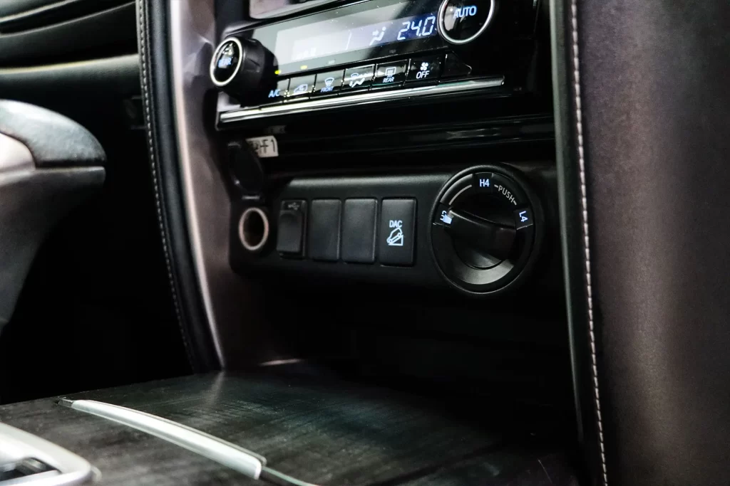 Toyota FORTUNER 2.4 V 4WD 2020 [DCJD]