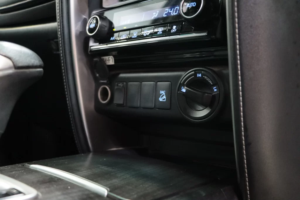 Toyota FORTUNER 2.4 V 4WD 2020 [DCJD]