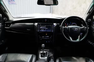 Toyota FORTUNER 2.4 V 4WD 2020 [DCJD]