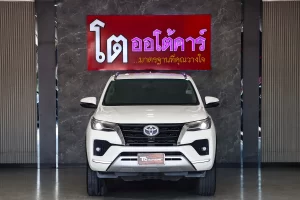 Toyota FORTUNER 2.4 V 2WD 2022 [IFJJ]