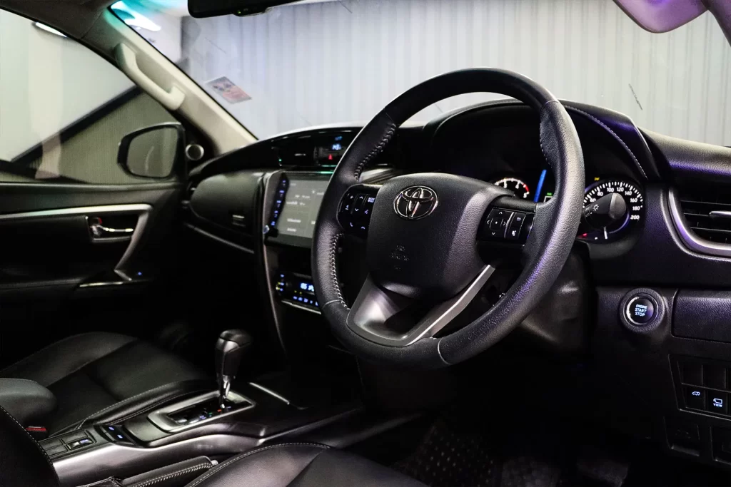 Toyota FORTUNER 2.4 V 2WD 2022 [IFJJ]