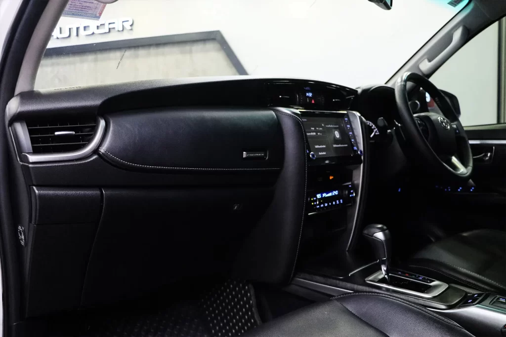 Toyota FORTUNER 2.4 V 2WD 2022 [IFJJ]