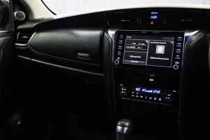 Toyota FORTUNER 2.4 V 2WD 2022 [IFJJ]