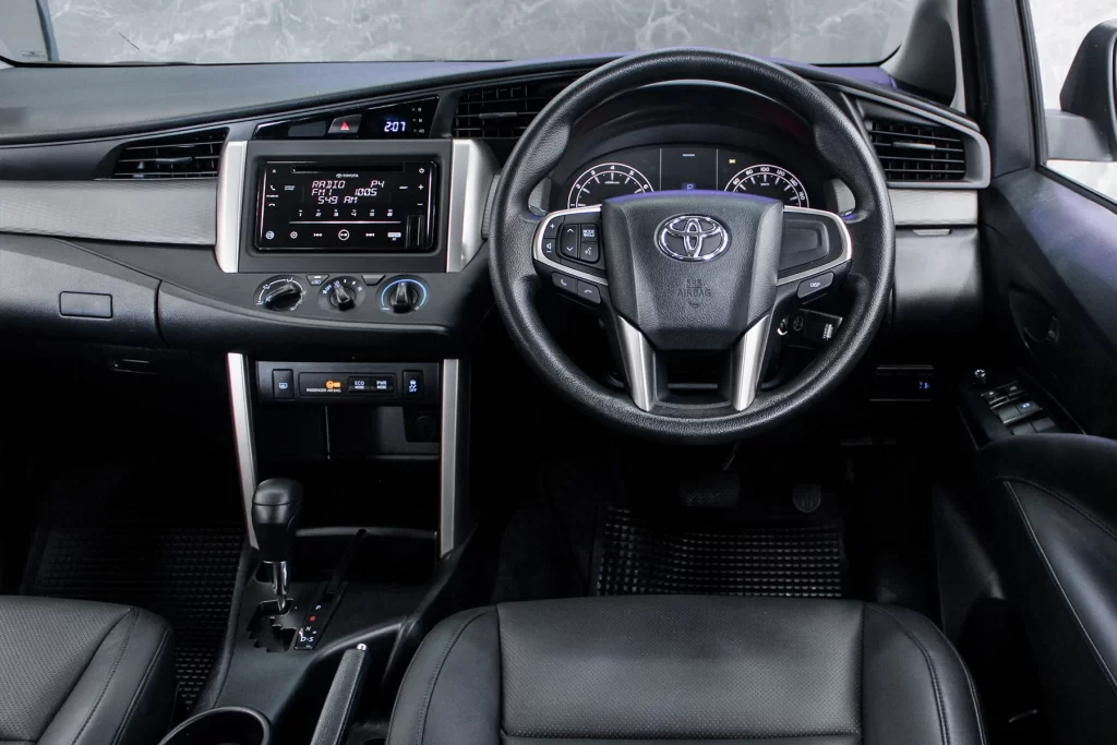 Toyota Innova 2.0 Entry MNC 2021 [GDBC]