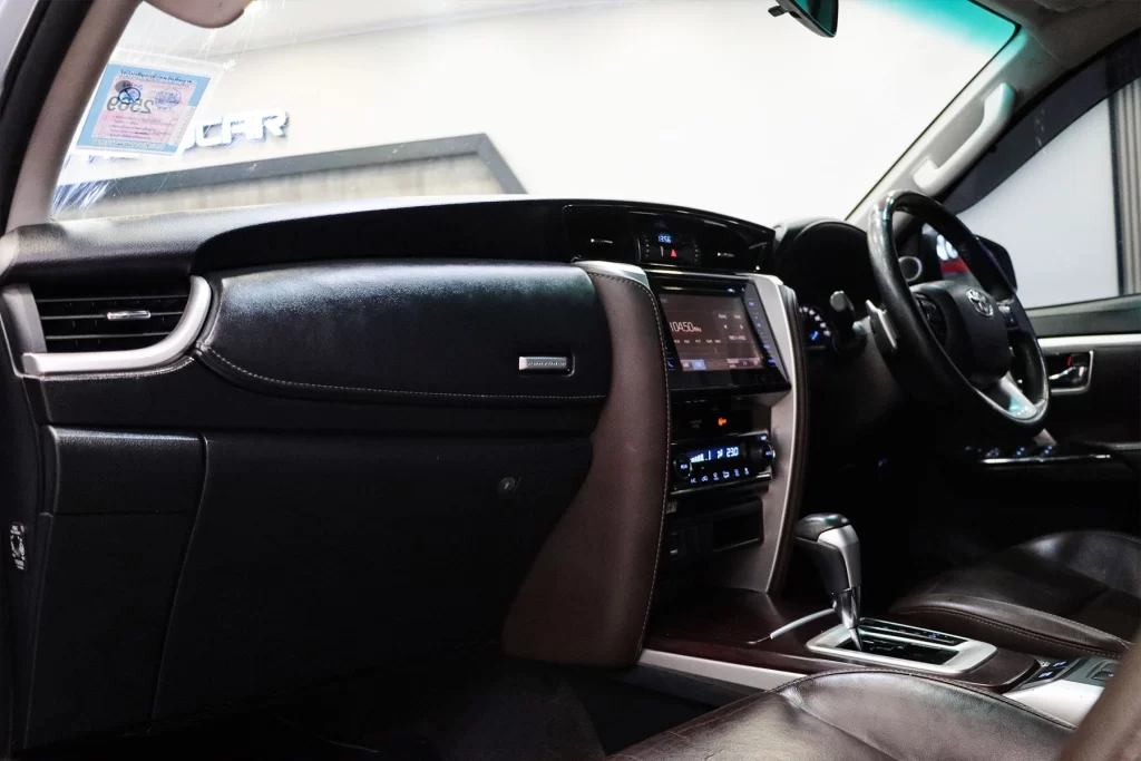 Toyota Fortuner 2.4 V 2WD MNC 2019 [HJIF]