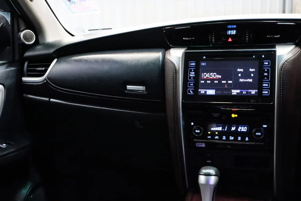 Toyota Fortuner 2.4 V 2WD MNC 2019 [HJIF]