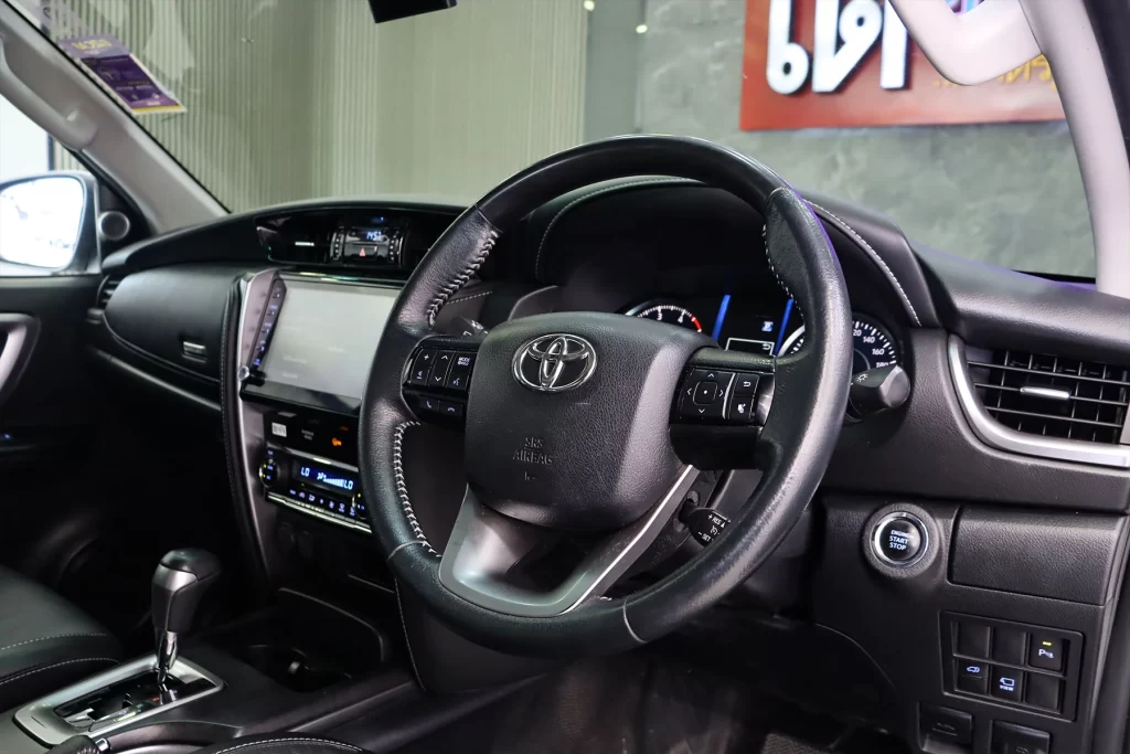 Toyota Fortuner 2.4 Leader V 2WD 2022 [IJEJ]