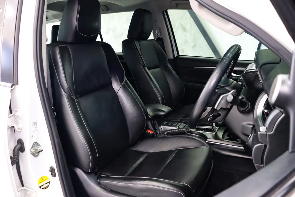 Toyota Fortuner 2.4 Leader V 2WD 2022 [IJEJ]