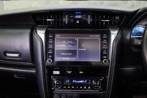Toyota Fortuner 2.4 Leader V 2WD 2022 [IJEJ]