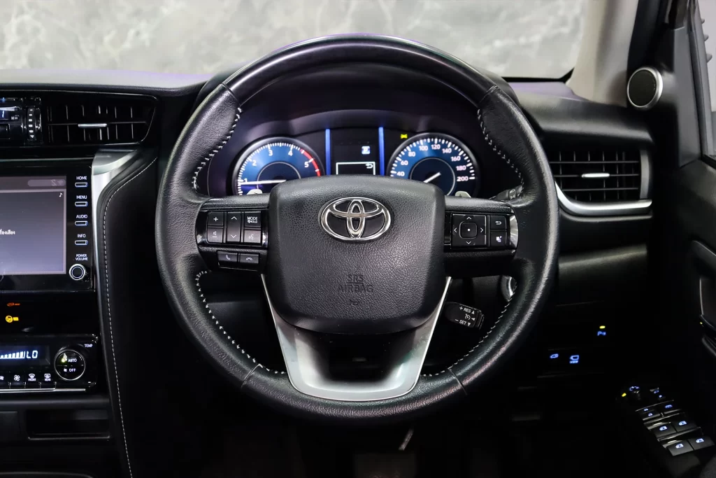 Toyota Fortuner 2.4 Leader V 2WD 2022 [IJEJ]