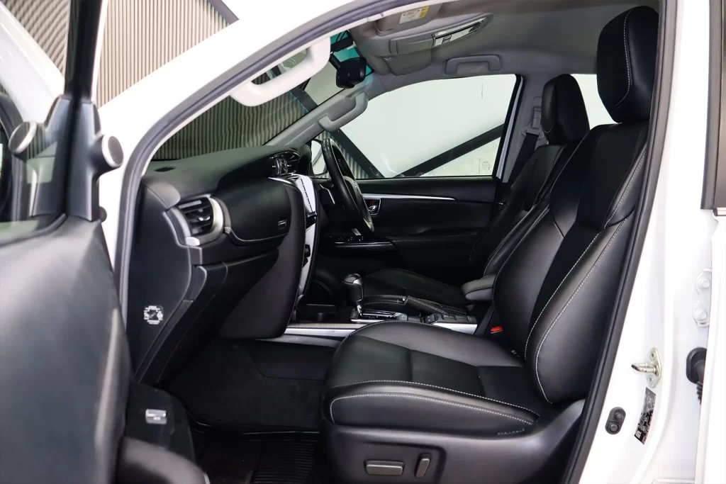 Toyota Fortuner 2.4 Leader V 2WD 2022 [IJEJ]