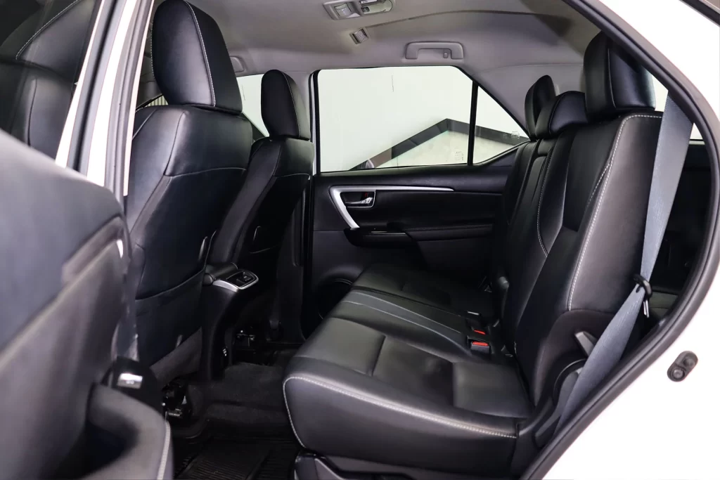 Toyota Fortuner 2.4 Leader V 2WD 2022 [IJEJ]