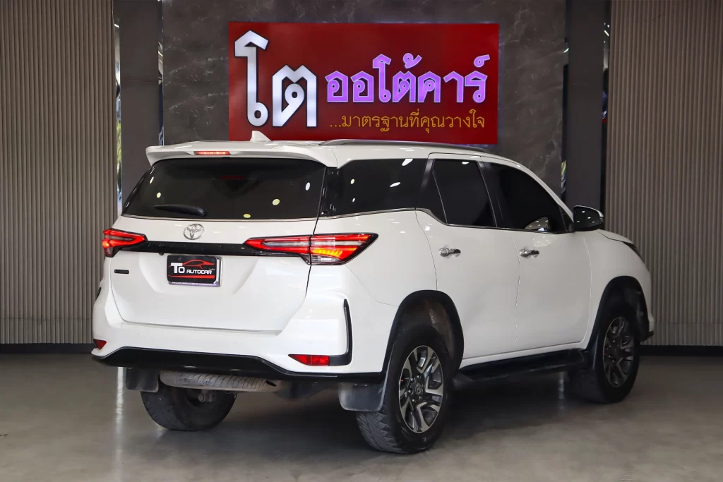 Toyota Fortuner 2.4 Leader V 2WD 2022 [IJEJ]
