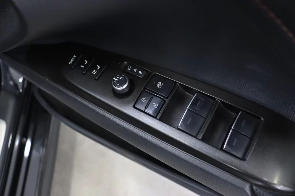 Toyota Camry 2.5 HEV Premium Luxury MNC 2022 [IFHD]