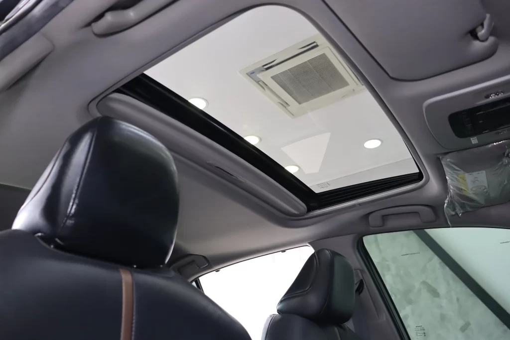 Toyota Camry 2.5 HEV Premium Luxury MNC 2022 [IFHD]