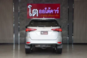 TOYOTA FORTUNER 2.4 V 2WD 2021 [DFAD]